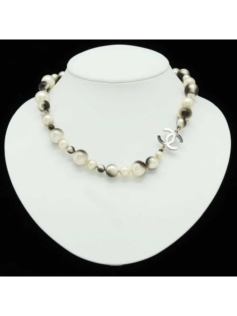 Chanel CC Logo Faux Pearl Necklace Pendant Ivory Black - Picture 6 of 7